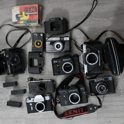 Лот: 14840090. Фото: 1. Много фотоаппаратов старых. Плёночные зеркальные