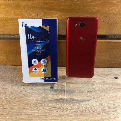 Лот: 18260262. Фото: 1. Смартфон Fly Life Compact 4G. Смартфоны
