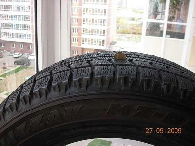 Лот: 168303. Фото: 1. 2 bridgestone blizzak mz-03... Шины