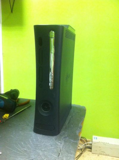 Лот: 4532711. Фото: 1. XBOX 360 почти как новый!Комплект... Игровые приставки, консоли