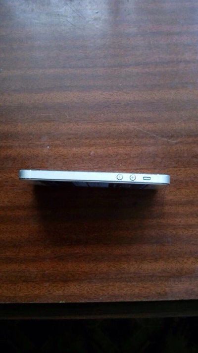 Лот: 9943756. Фото: 1. Iphone 5 16GB Silver. Смартфоны