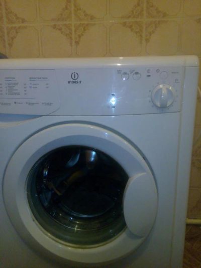 Лот: 8715543. Фото: 1. Стиральная машина Indesit WISA... Стиральные машины