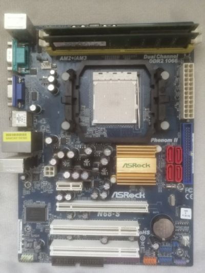 Лот: 17157241. Фото: 1. Asrock n68-s. И две планки по... Материнские платы