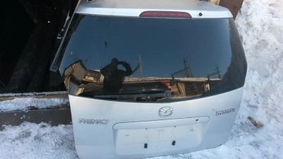 Лот: 11161751. Фото: 1. Дверь Mazda Primasi. Кузов