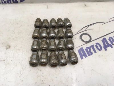 Лот: 21711598. Фото: 1. гайки колесные Ford Focus CB4. Двигатель и элементы двигателя