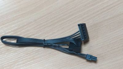 Лот: 22225578. Фото: 1. SATA кабель питания mini 4pin... Шлейфы, кабели, переходники
