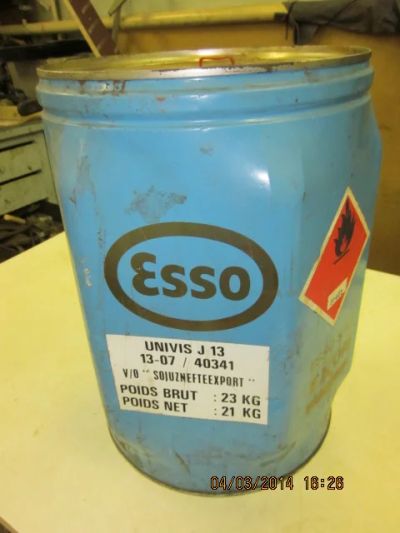 Лот: 3807772. Фото: 1. Гидравлическое масло esso univis... Расходные материалы, сменные насадки