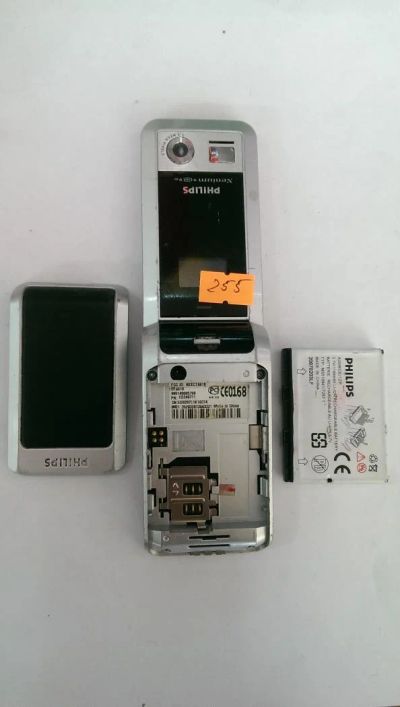Лот: 6518585. Фото: 1. Сотовый телефон philips Xenium... Кнопочные мобильные телефоны