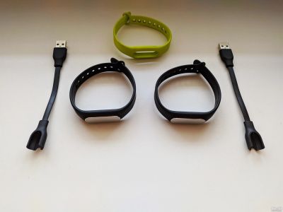 Лот: 14945482. Фото: 1. Xiaomi Mi Band два браслета. Смарт-часы, фитнес-браслеты, аксессуары