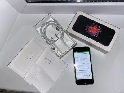 Лот: 18476166. Фото: 1. iPhone se 128gb модель 2016 года... Смартфоны