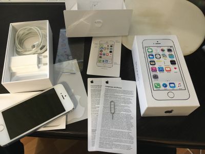 Лот: 14586214. Фото: 1. iPhone 5S silver ( серебристый... Смартфоны