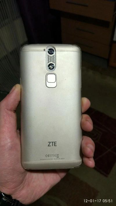 Лот: 8998405. Фото: 1. ZTE Axon Mini. Смартфоны