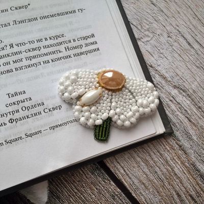 Лот: 11422517. Фото: 1. Брошь "Ромашка". Бижутерия ручной работы