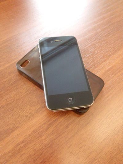 Лот: 6987915. Фото: 1. Iphone 4s 32gb +чехол +автозарядка. Смартфоны