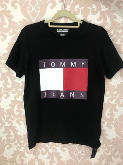 Лот: 12138969. Фото: 1. футболка Tommy Jeans чёрная по... Футболки, поло