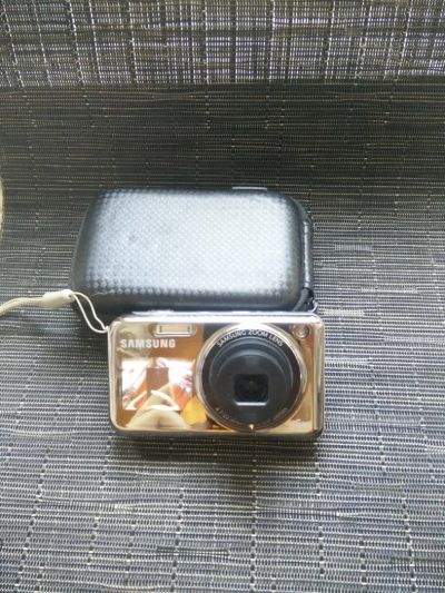 Лот: 8096588. Фото: 1. Фотоаппарат с двумя дисплеями... Цифровые компактные
