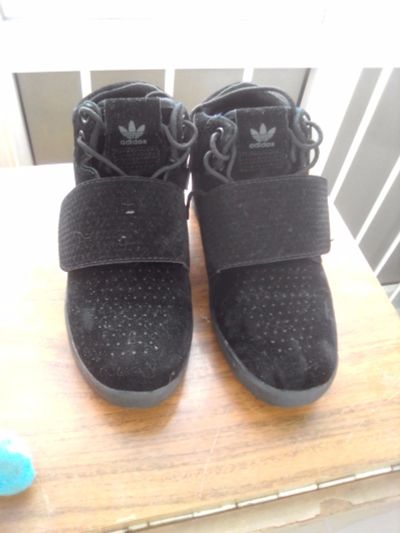 Лот: 12046539. Фото: 1. Кросовки adidas оригинал на меху. Кеды, кроссовки, слипоны