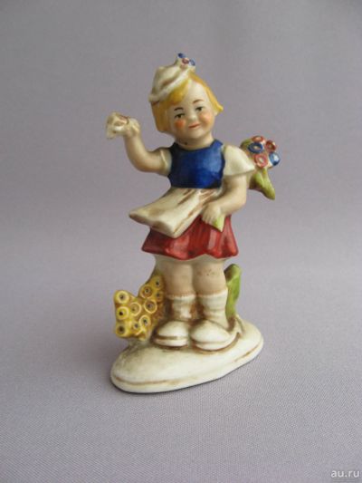 Лот: 13248289. Фото: 1. Девочка в шляпке с платочком фарфор... Фарфор, керамика