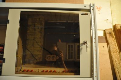 Лот: 4663707. Фото: 1. Шкафчик под сетевое оборудование. Стойки, направляющие