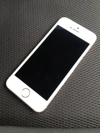 Лот: 4148298. Фото: 1. iPhone 5S 16GB. Gold. PCT!!!. Смартфоны