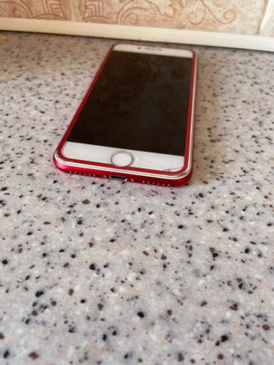 Лот: 14612629. Фото: 1. iPhone 7 128 red. Смартфоны
