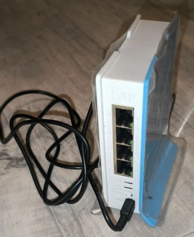 Лот: 20355867. Фото: 1. Маршрутизатор mikrotik hap lite. Маршрутизаторы (роутеры)