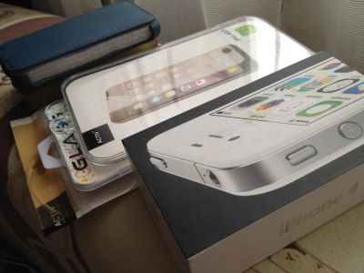 Лот: 9265536. Фото: 1. iPhone 4 Белый 8Gb Комплект... Смартфоны