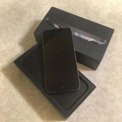 Лот: 6565137. Фото: 1. iPhone 5 black 16g. Смартфоны