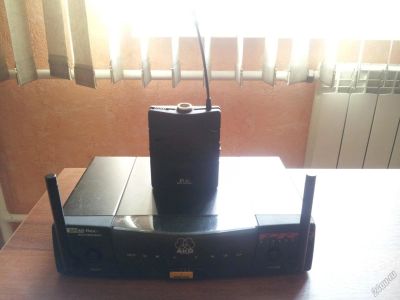 Лот: 5611711. Фото: 1. Радиосистема AKG: Станция и передатчик. Студийные микрофоны, радиомикрофоны и радиосистемы