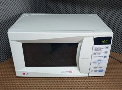 Лот: 22390073. Фото: 1. Микроволновая печь LG MS-1744W... Микроволновки, мини-печи