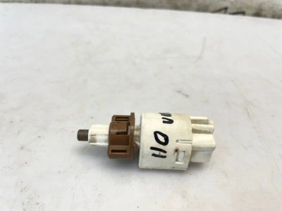 Лот: 25628655. Фото: 1. концевик педали тормоза toyota... Двигатель и элементы двигателя