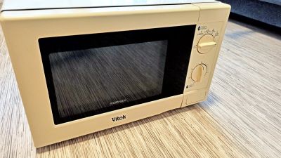 Лот: 16249570. Фото: 1. Микроволновая печь Vitek VT-1681... Микроволновки, мини-печи