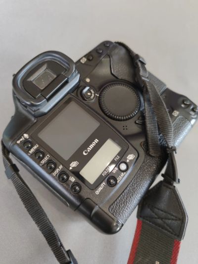 Лот: 18938819. Фото: 1. фотоаппарат canon eos-1 ds. Цифровые зеркальные