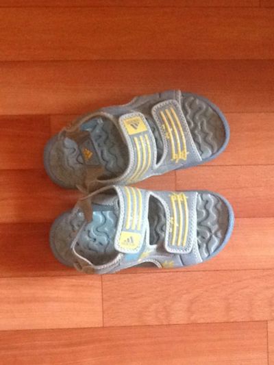 Лот: 4695413. Фото: 1. Спортивные сандалии-сланцы adidas. Сандалии