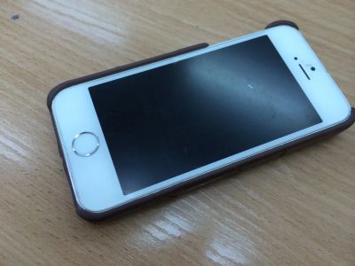 Лот: 4507729. Фото: 1. iPhone 5s 16g silver. Смартфоны
