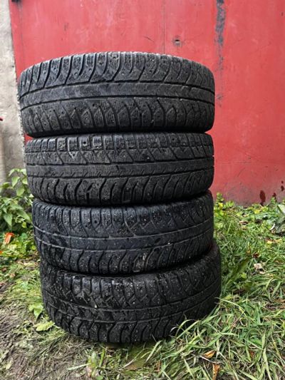 Лот: 25778382. Фото: 1. Зимние шины Bridgestone ice cruiser... Шины