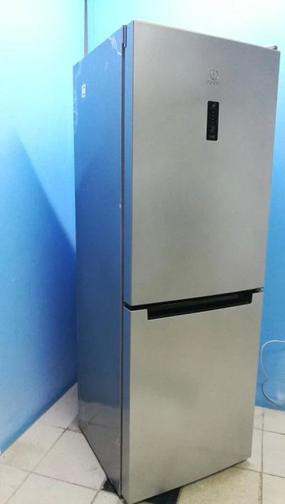 Лот: 10967489. Фото: 1. Новый Холодильник Indesit DF 5160... Холодильники, морозильные камеры