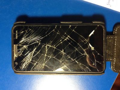 Лот: 2672235. Фото: 1. Nokia Lumia 620 разбит тачскрин. Смартфоны