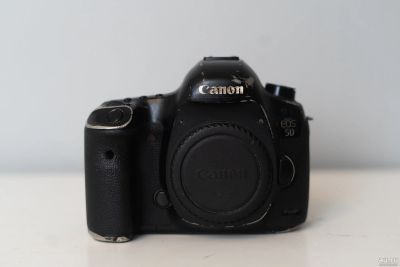 Лот: 18475352. Фото: 1. Фотоаппарат зеркальный canon eos... Цифровые зеркальные