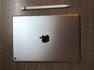 Лот: 25433787. Фото: 1. iPad и Apple pencil 2018 32Гб... Планшеты