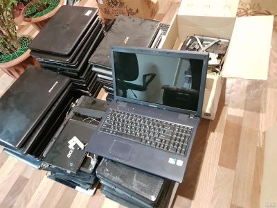 Лот: 13352905. Фото: 1. 41 ноутбук и кучка запчастей. Ноутбуки