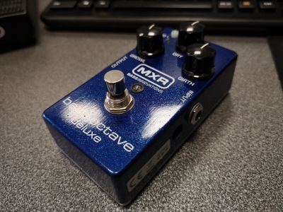 Лот: 12190981. Фото: 1. MXR M288 Bass Octave Deluxe (басовый... Гитарные эффекты и комбоусилители