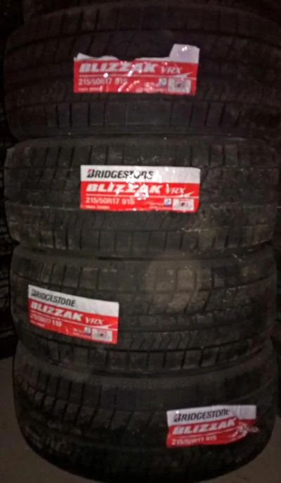 Лот: 6146820. Фото: 1. Шины 215/50 R17 Bridgestone Blizzak... Шины