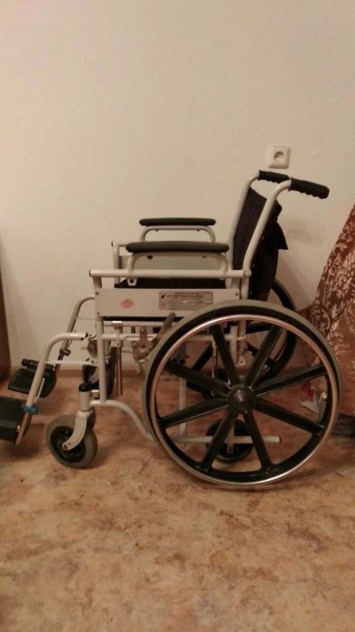 Лот: 12879497. Фото: 1. кресло-коляска инвалидное. Массажные столы и кресла