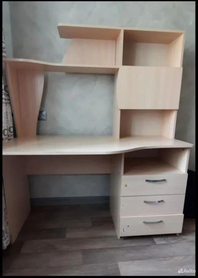 Лот: 25377170. Фото: 1. Стол школьный. Компьютерные и письменные столы
