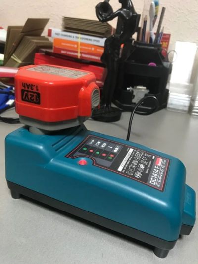 Лот: 16766113. Фото: 1. Зарядное устройство Makita DC1414C... Электроинструмент