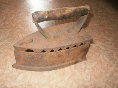 Лот: 3073774. Фото: 1. Утюг старинный на углях. Другое (антиквариат)
