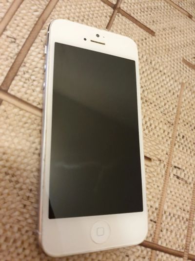 Лот: 14085372. Фото: 1. Iphone 5 (Silver) 16 gb. Смартфоны