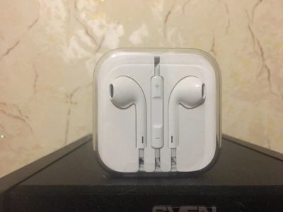 Лот: 12789658. Фото: 1. Оригинальные наушники Apple. Красноярск