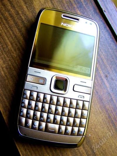 Лот: 1992514. Фото: 1. Продам смартик Nokia e72 bronze. Кнопочные мобильные телефоны